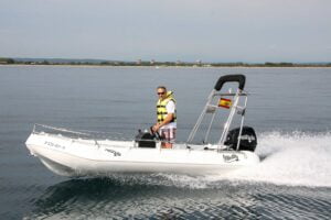 lancha-hdpe-whaly-435-1-min