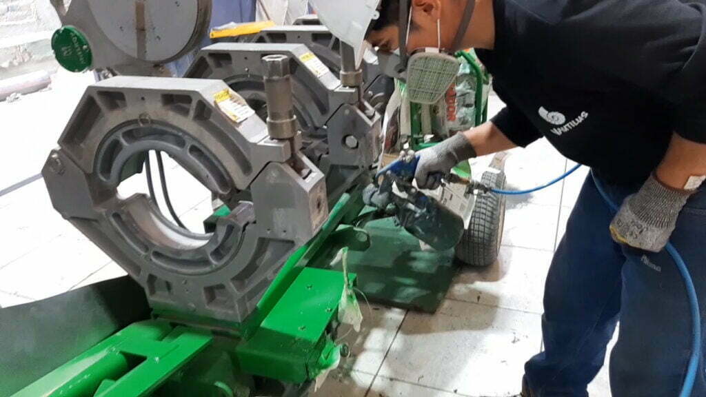 mantenimiento-pintura-mcelroy-maquina